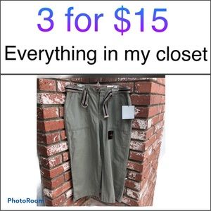 3 For $15 Size 8P Gloria Vanderbilt Green Capris